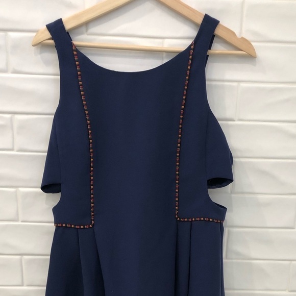 BCBGENERATION Side-Cut Embroidered-Trim Dress - Picture 4 of 10